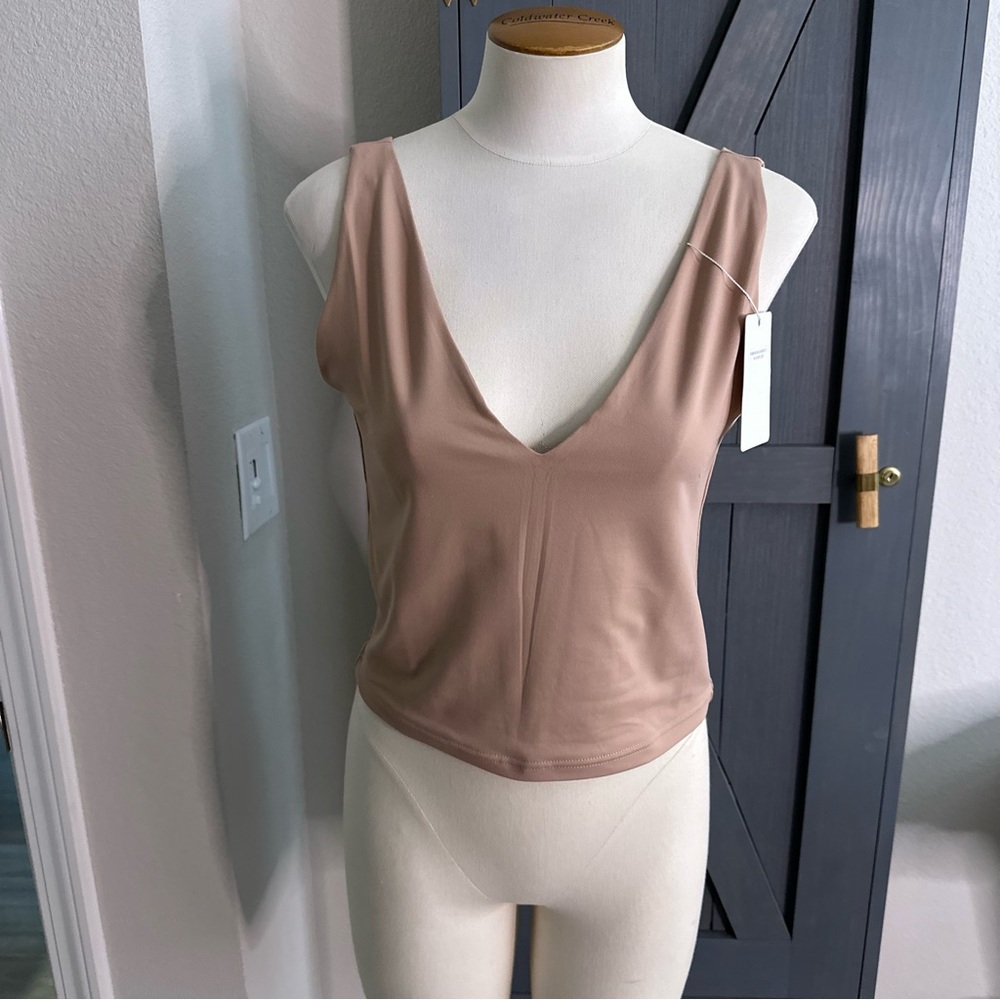 NEW Amazon V-Neck Tan Sleeveless Top. Size Large